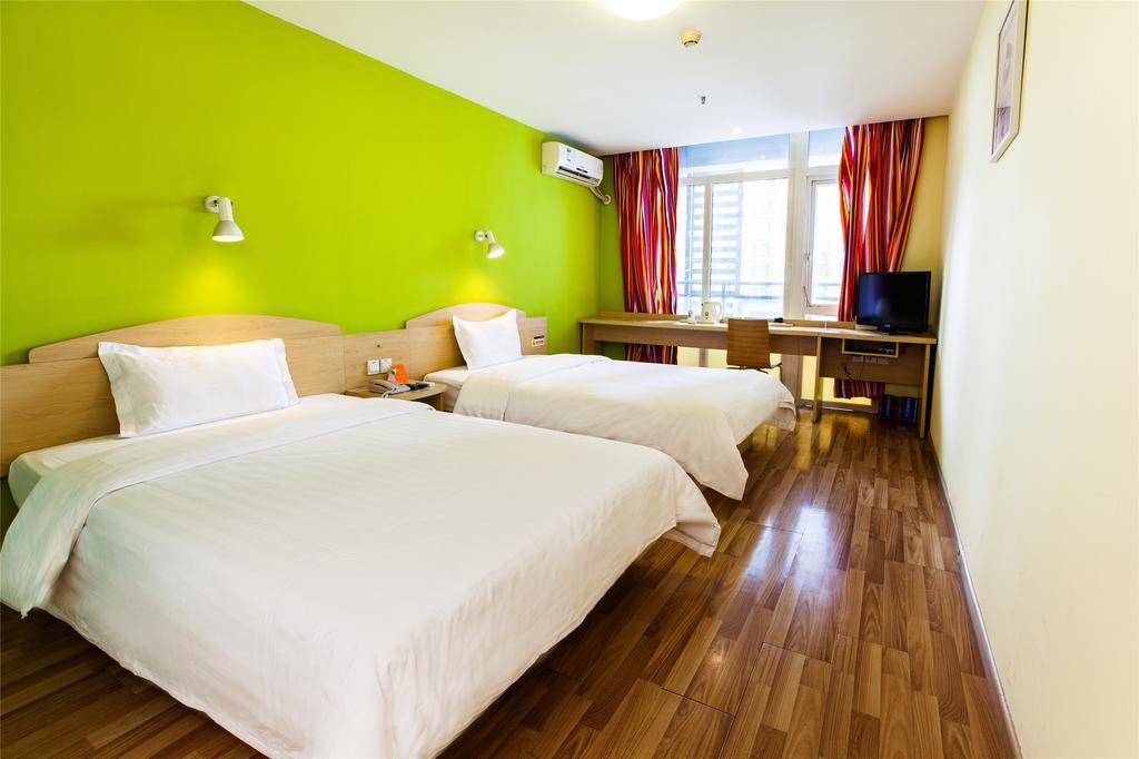 7Days Inn Chengdu Century City New Exhibition Center Room photo