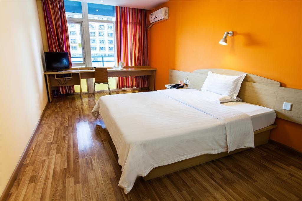 7Days Inn Chengdu Century City New Exhibition Center Room photo